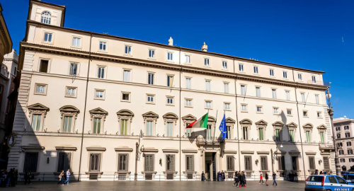 L'Italia frena sull'escalation: Meloni blinda il Paese e dichiara guerra agli speculatori